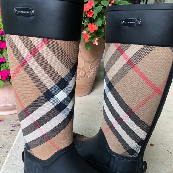 Burberry Shoes - Burberry Rain Boots Size 6.5